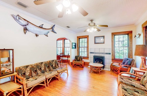Indian Pass House | 102 m² House ∙ 3 bedrooms ∙ 8 guests