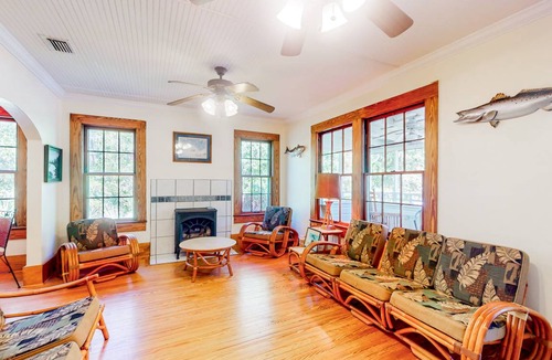 Indian Pass House | 102 m² House ∙ 3 bedrooms ∙ 8 guests