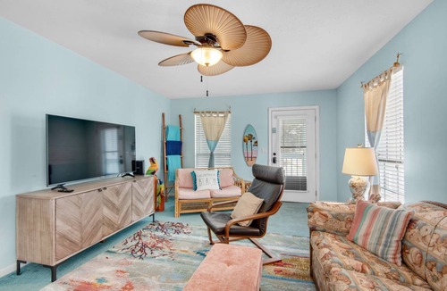 Sunnyside Condo | 107 m² Condo ∙ 2 bedrooms ∙ 6 guests