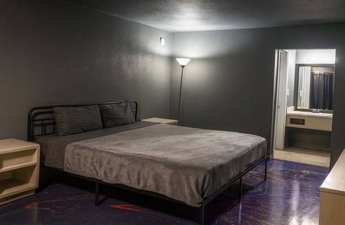 Jackson Apartment | 109 Gated 2 Double Beds Hotel Room