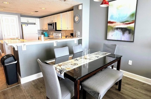 Long Beach Condo | 110+ 5Star Reviews 25% off Luxury Beach Chair included - Ocean Front Sleeps 8-10