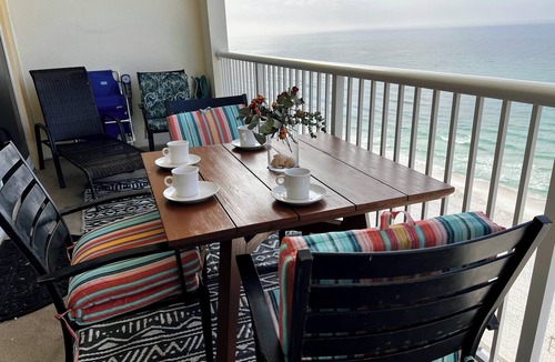 Long Beach Condo | 110+ 5Star Reviews 25% off Luxury Beach Chair included - Ocean Front Sleeps 8-10