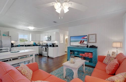 Laguna Beach Estates House | $110/Night now thru 4th ~ Laguna Beach~5th House from the Perfect Beach Access# 83! Covered Parking!