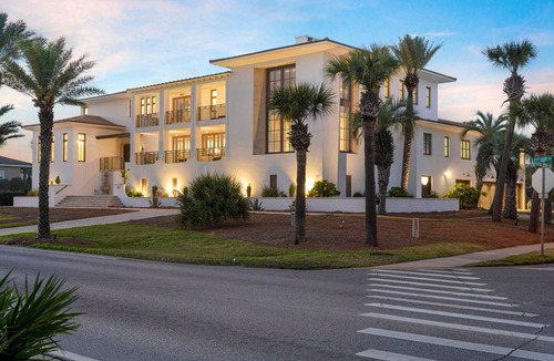 Holiday Isle House | 1133 m² House ∙ 11 bedrooms ∙ 40 guests