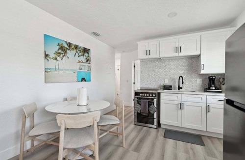 Treasure Island Apartment | 117 127th Ave E Unit 8