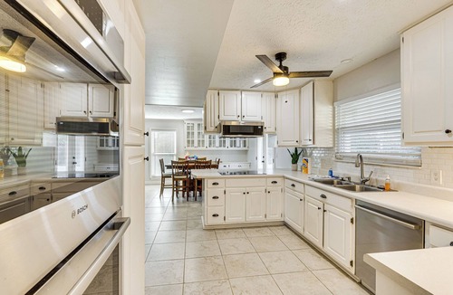 Lynn Haven House | 12 Mi to PCB: 'The Whale’s Tale’ w/Patio & Grill