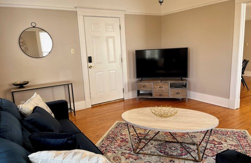 East of Broadway Apartment | 1200 sqft. Cozy 1-bedroom apartment in charming SoMA with Central Air