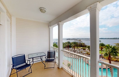 Upper Grand Lagoon Condo | 122 m² Condo ∙ 1 bedroom ∙ 4 guests