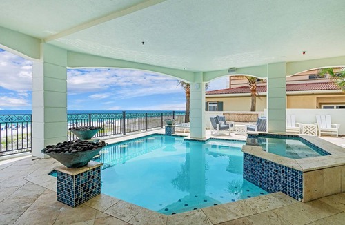 Crystal Beach House | 1236 m² House ∙ 12 bedrooms ∙ 25 guests