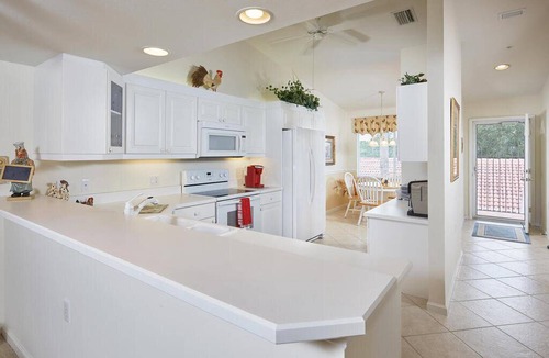 Naples Condo | 126 m² Condo ∙ 2 bedrooms ∙ 6 guests