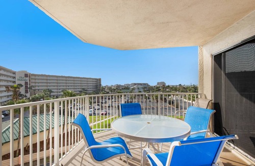 Holiday Isle Condo | 127 m² Condo ∙ 2 bedrooms ∙ 9 guests