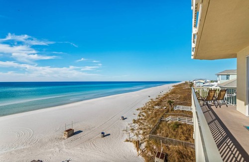Miramar Beach Condo | 129 m² Condo ∙ 3 bedrooms ∙ 8 guests