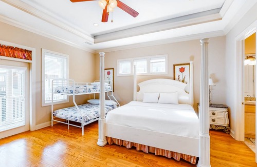 Crescent Beach House | 134 m² House ∙ 3 bedrooms ∙ 10 guests
