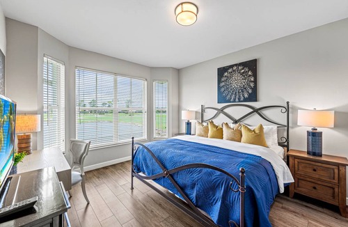 Naples Condo | 135 m² Condo ∙ 3 bedrooms ∙ 8 guests