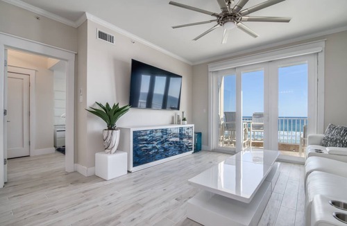 Crystal Beach Condo | 136 m² Condo ∙ 3 bedrooms ∙ 8 guests