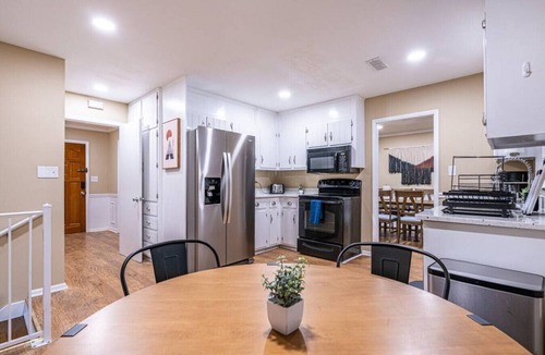 Huntsville House | 14003 Maebeth · ❂Mayflower Cottage❂ Ping Pong Table/Fiber Wifi!