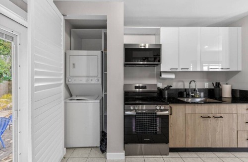 Northeast Miami Apartment | 15 min to Beach | 2 Queen Beds | Free Parking (U4)