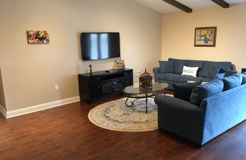 Estelle House | 15 min to Downtown New Orleans & the French Quarter and 15 min to Belle Chasse