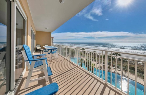 Thomas Drive Condo | 152 m² Condo ∙ 3 bedrooms ∙ 6 guests