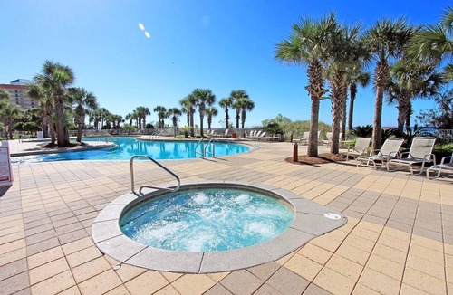 Thomas Drive Condo | 152 m² Condo ∙ 3 bedrooms ∙ 6 guests