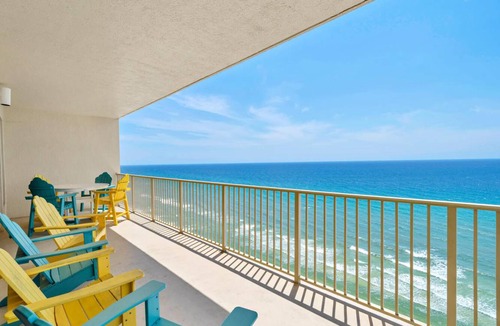 Thomas Drive Condo | 156 m² Condo ∙ 3 bedrooms ∙ 8 guests