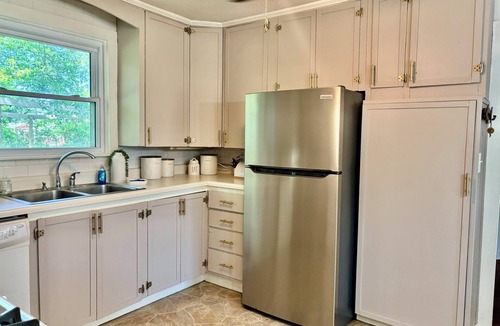 Ashdown House | 15mins to Millwood, king bed, 2 full beds, fenced yard, fire pit - The Haven
