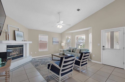 Crystal Beach Cottage | 1650 ft² Cottage