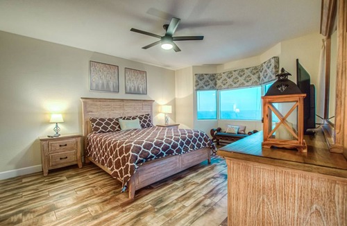 Panama City Beach Condo | 177 m² Condo ∙ 3 bedrooms ∙ 10 guests