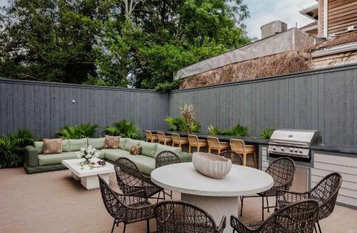 Touro House | 18 bedroom Garden District Mansion Shared Pool