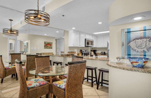 Gulfview Heights Condo | 186 m² Condo ∙ 2 bedrooms ∙ 6 guests