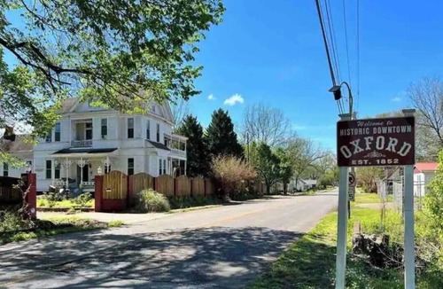 Oxford House | 1880 5B3b family pet friendly! walk to Historic downtown Oxford, OPAC
