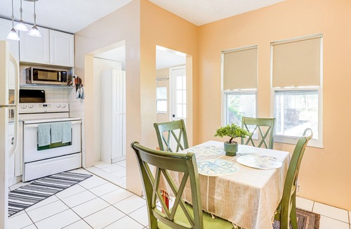 Haines City Cottage | 19 Mi to Disney World: Bright Haines City Getaway!