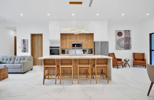 Rural Estates House | 1902 Della Dr