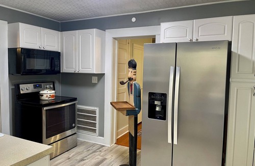 Poplarville House | 1920's Craftsman Cottage - 3BR You're Gonna Love This Place! Across from PRCC.
