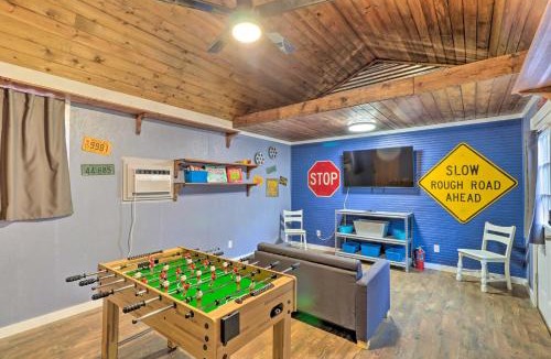 Corsicana House | 1920s Corsicana Home: Group Getaway Near Downtown!