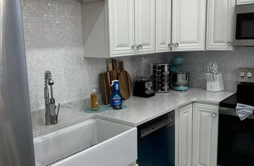Old East Hill House | 1928 Historic Church House 1 bedroom Downtown Pensacola right off interstateI110