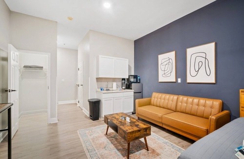 Grand Bay Apartment | 1B Aprtment at Oak + Fountain #1