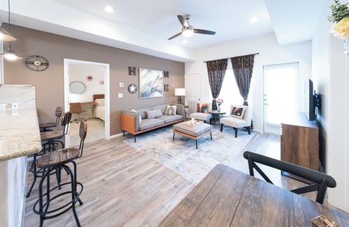 Katy Condo | 1B ~Chic 2-bedroom condo with WiFi, AC in fantastic Katy