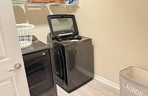 Huntsville Apartment | 1B comfy new 2-bedroom apartment in Huntsville 5 min from mall Hosp & downtown.