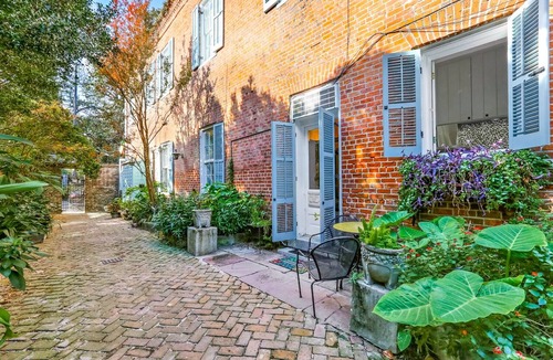 Faubourg Marigny Condo | 1BR 1BA Condo w/pool near Bourbon St - 3 min walk