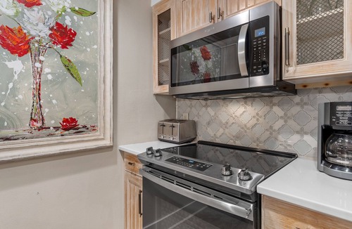 Baytowne Wharf Condo | 1BR Condo at Baytowne Wharf! GOLF CART to Beach, Tropical Pool, Hot Tub, Tram