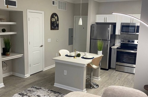Alden Bridge Apartment | 1BR Minutes to Woodlands Pool & Gym Stay