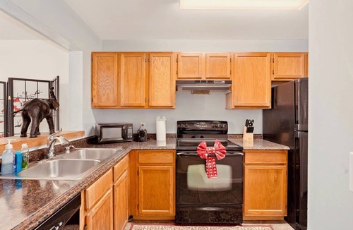 Orlando Condo | 1st Floor 2BR Condo w/Patio & Spacious Outdoor Area [10 min to UCF & Full Sail]