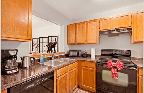 Orlando Condo | 1st Floor 2BR Condo w/Patio & Spacious Outdoor Area [10 min to UCF & Full Sail]