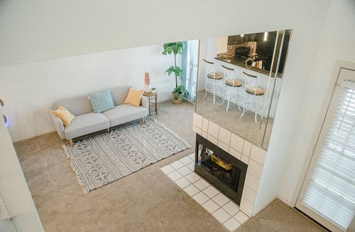 Irving Condo | 2 bd/1 b condo &fireplace. 10 min to DFW airport