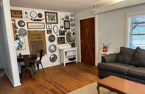 Ivan Cabin | 2 bdrm peaceful guest house stay