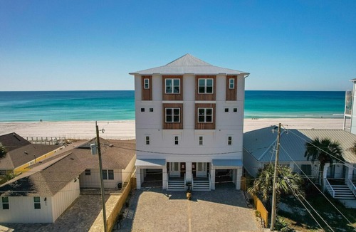 Crescent Beach House | 2 Beachfront Homes with Private Pool - Beachfront, 2 Pools - Sleeps 36 - Fav