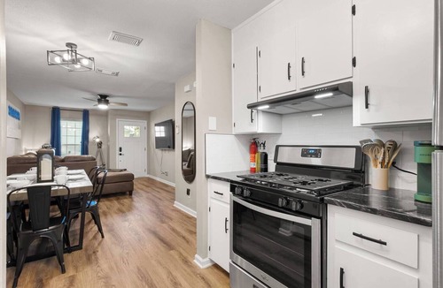 Northeast Pensacola House | 2 Bed Townhouse * Fenced Yard * Dog Friendly * Fox Den C
