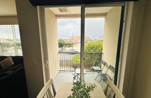 Braeswood Place Apartment | 2-bedroom apartment in the medical center next to NRG stadium