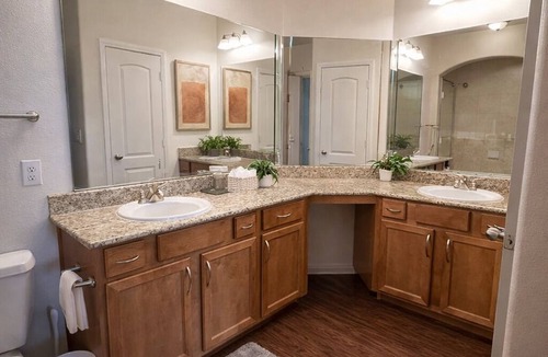 Braeswood Place Apartment | 2-bedroom apartment in welcoming Houston with AC and fitness room